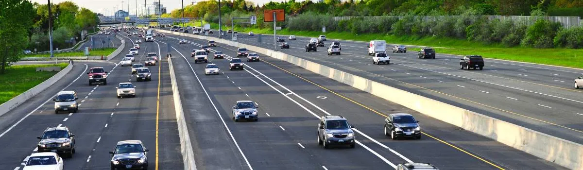 coches en la autopista