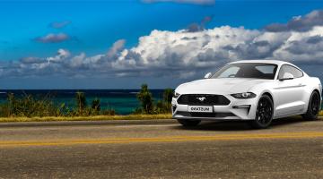 Ford Mustang blanco